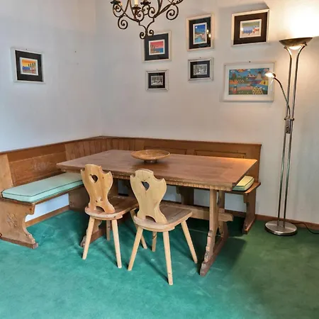 Chesa La Chatrigna - Celerina アパート ツェエリーナ